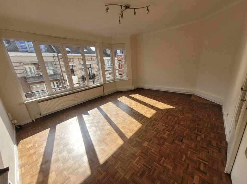 3 Slaapkamers + Kantoor + Lift / Duplex Mogelijk&lt;br /&gt;
&lt;br /&gt;
